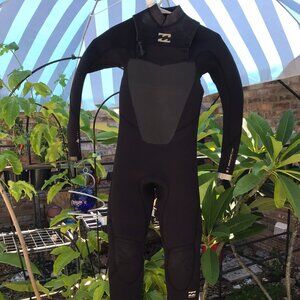 * 48 HOUR SALE !!!!!  BILLABONG SIZE 10 BOY/GIRL BLACK WETSUIT 4/3
